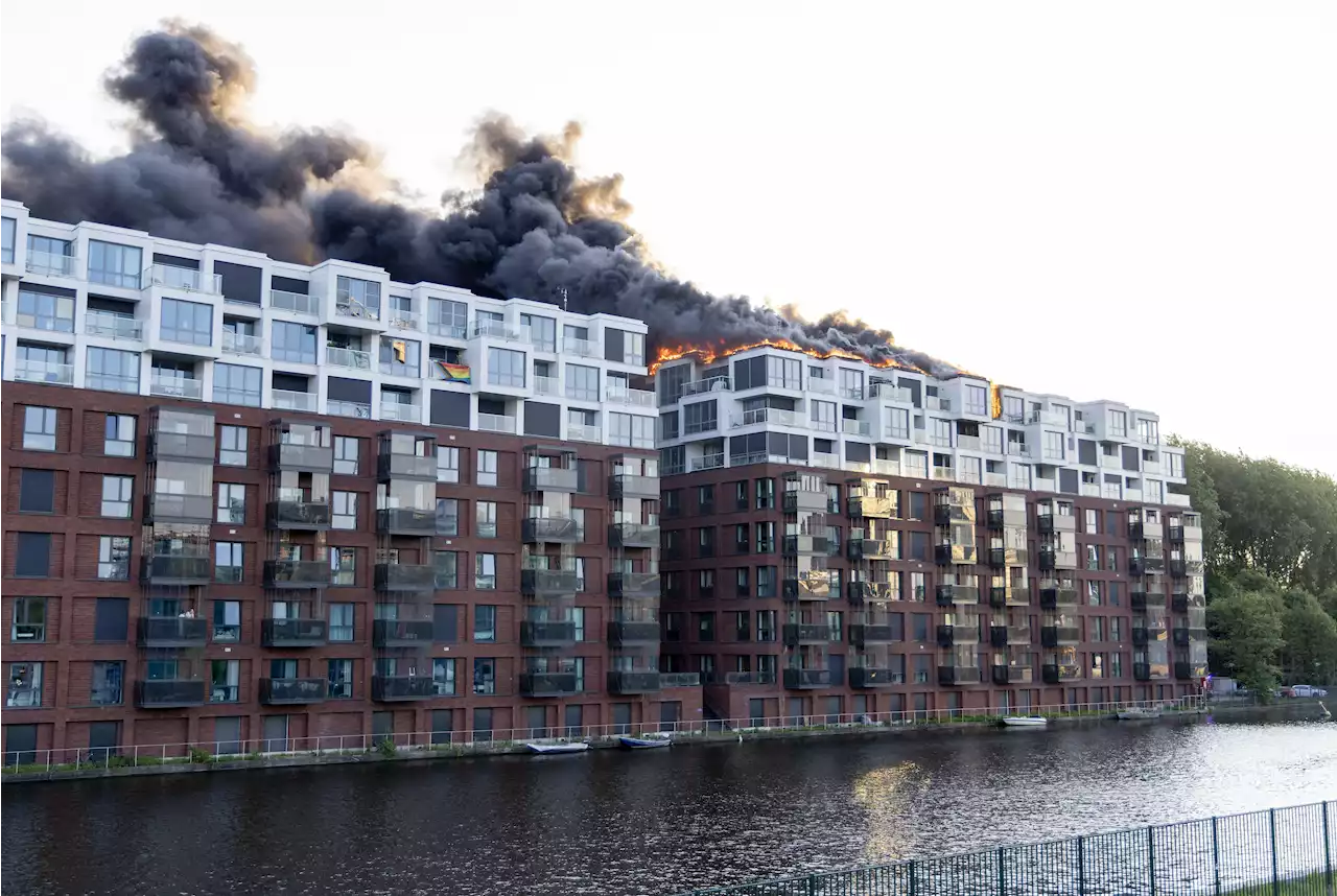 Huge fire engulfs apartment block in Brit tourist hotspot as smoke fills sky