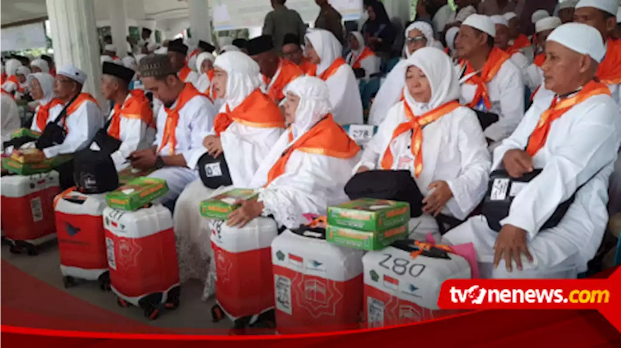 368 Calon Jamaah Haji Asal Kabupaten Langkat Diberangkatkan dan Diberi Bekal Bumbu Pecal Serta Sambal Teri