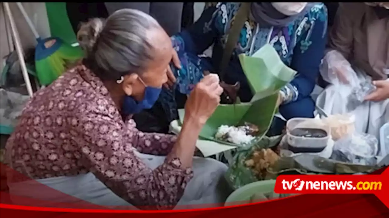 Kuliner Legendaris Lopis Mbah Satinem di Kampung Bumijo Gowongan Yogyakarta