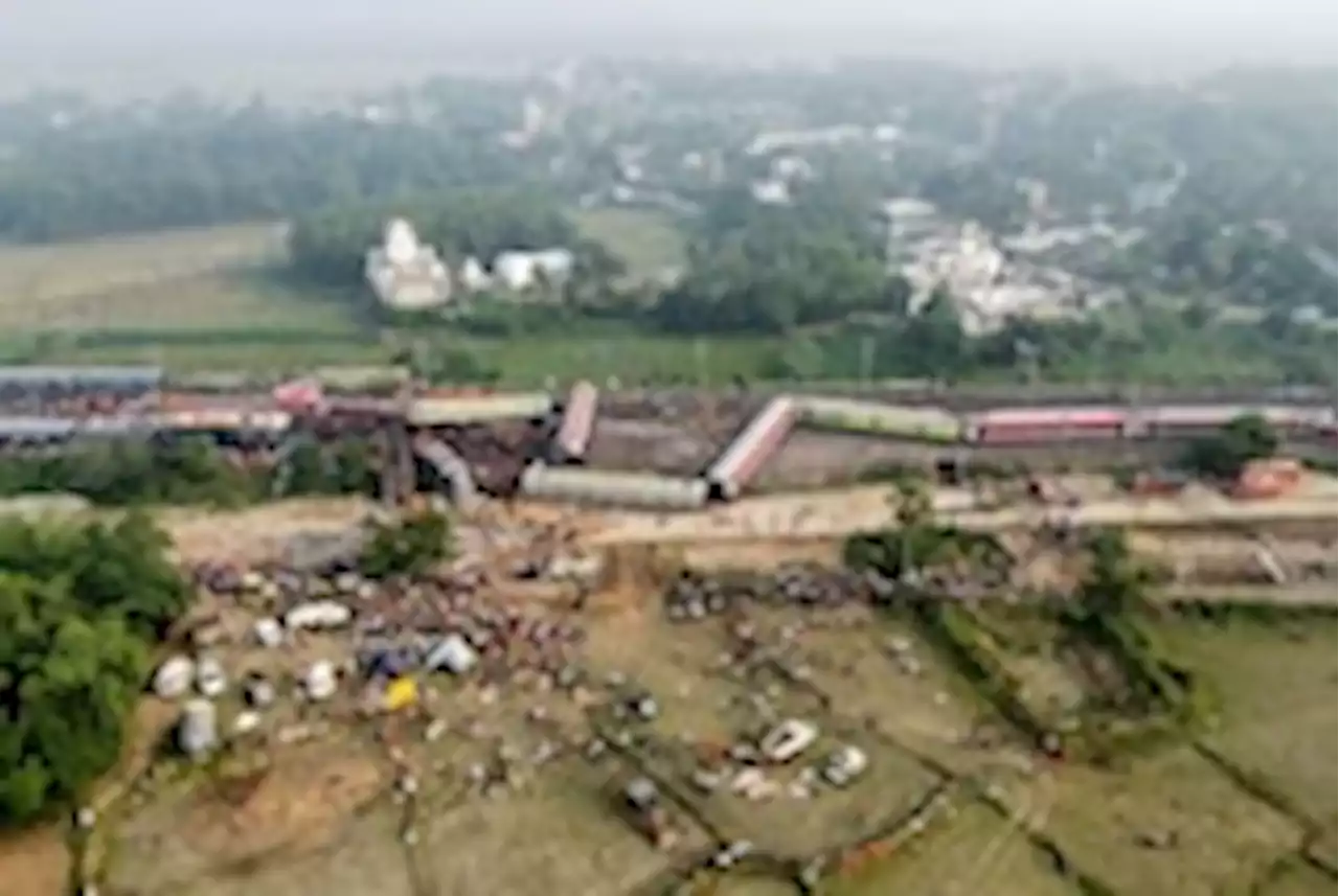 Death toll in India train crash passes 260 as rescuers rush to site