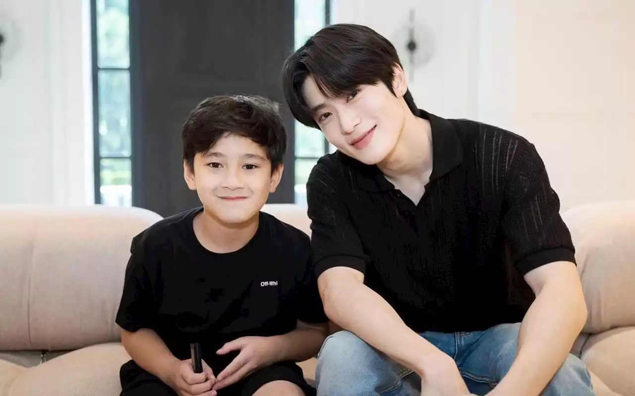 Usai Jaehyun NCT, Rafathar Lagi-Lagi Buat Iri Pasca Foto Bareng Legenda Sepak Bola Kaka