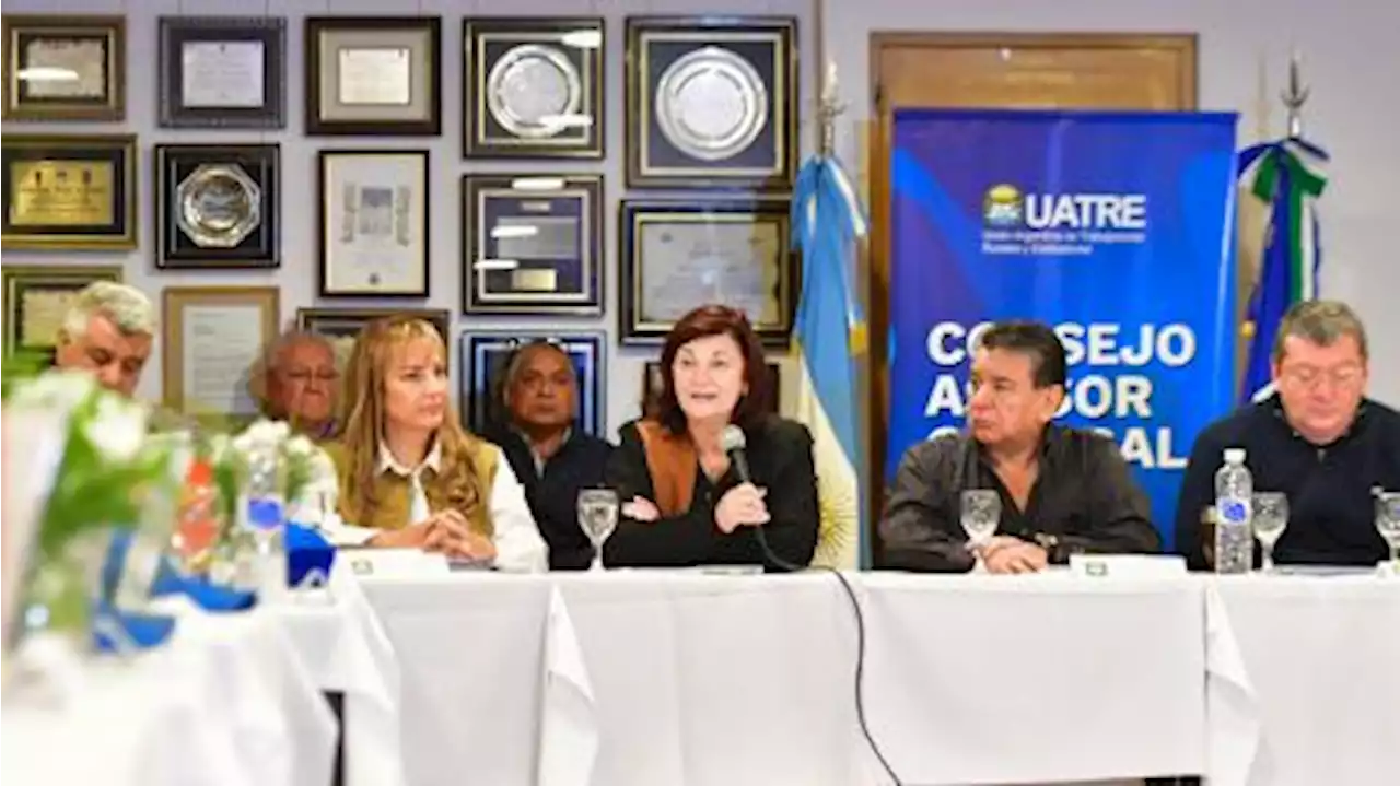 Olmos participó en encuentro de la Uatre, apoyó su gestión y reivindicó comicios del gremio