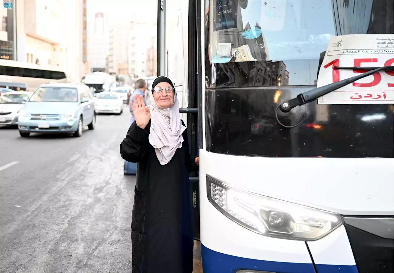 حجاج بيت الله الحرام يغادرون مكة المكرمة بعد اتمام مناسك الحج