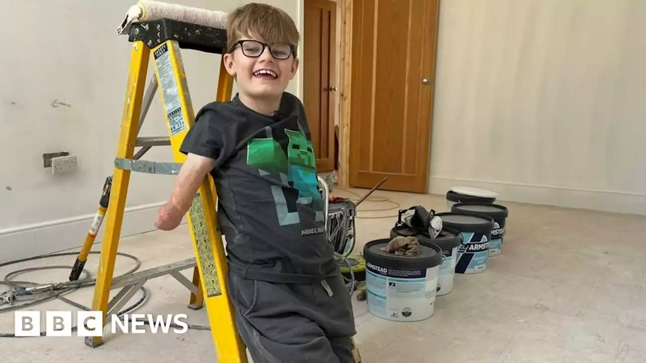 Volunteers adapt home for 10-year-old amputee Luke Mortimer