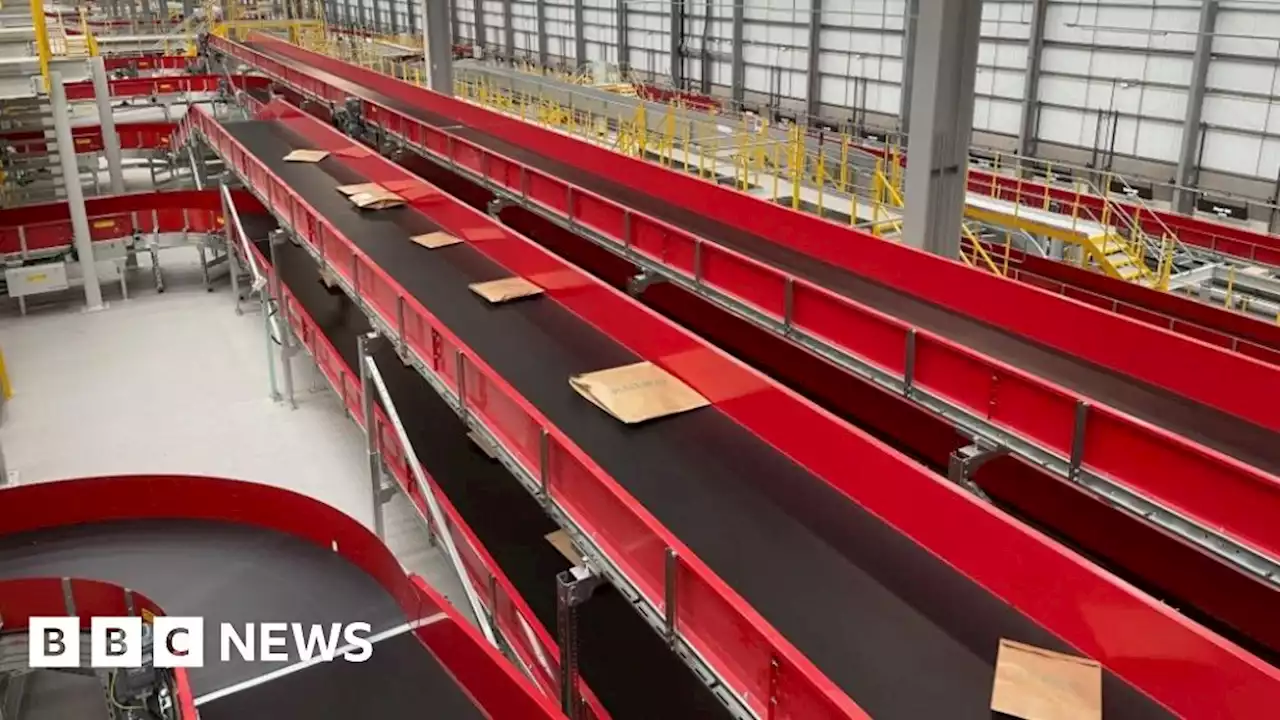 Royal Mail's Daventry 'super hub' aims to speed up deliveries