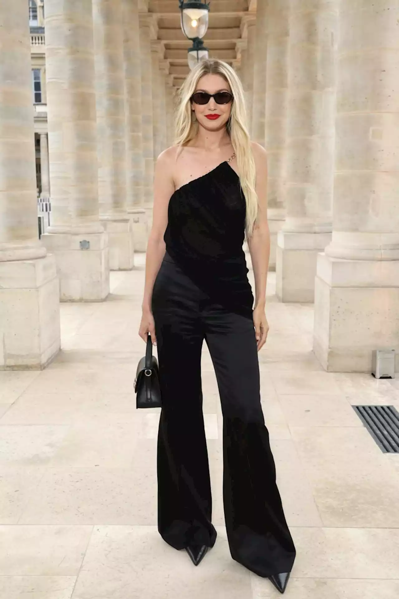 Gigi Elevates Her All-Black Summer Look With This Trending Shoe