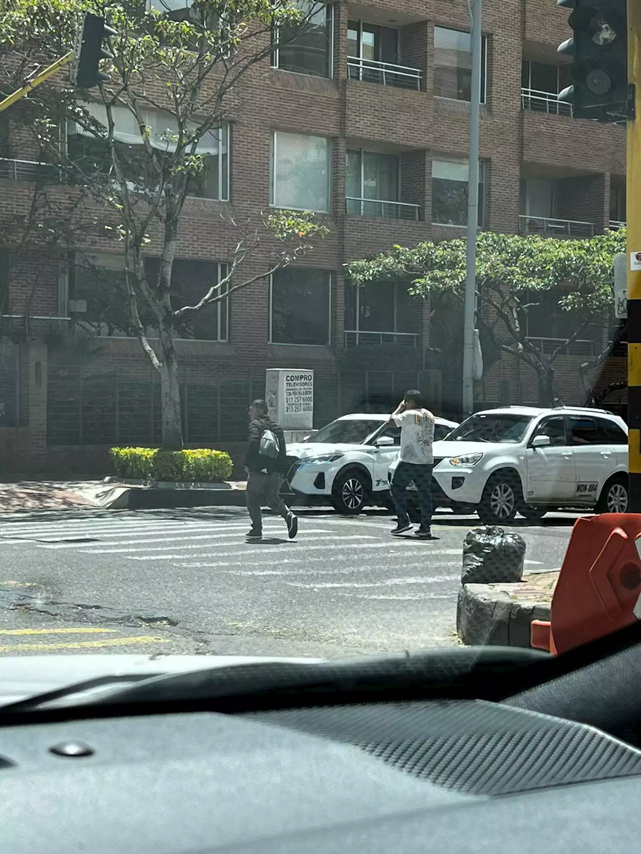 VIDEO | Delincuentes armados protagonizan violento robo al norte de Bogotá