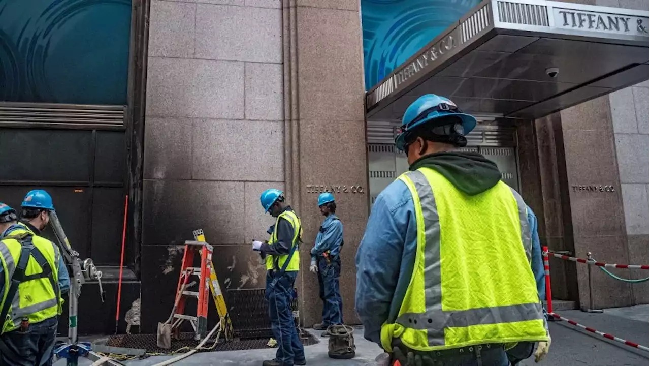 Electrical fire sends smoke billowing from under New York City's iconic Tiffany store