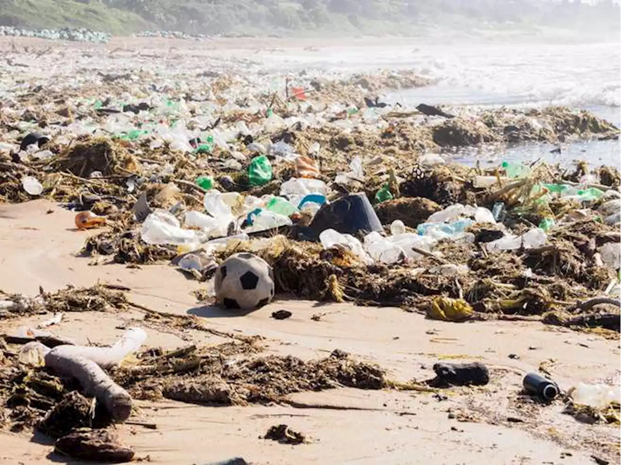 Lo que debe saber sobre el tratado que busca eliminar la contaminación plástica