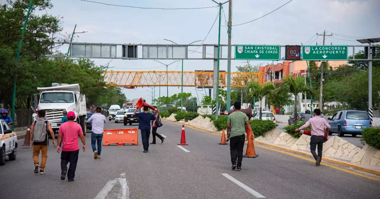 Familiares de los funcionarios secuestrados en Chiapas bloquean vías