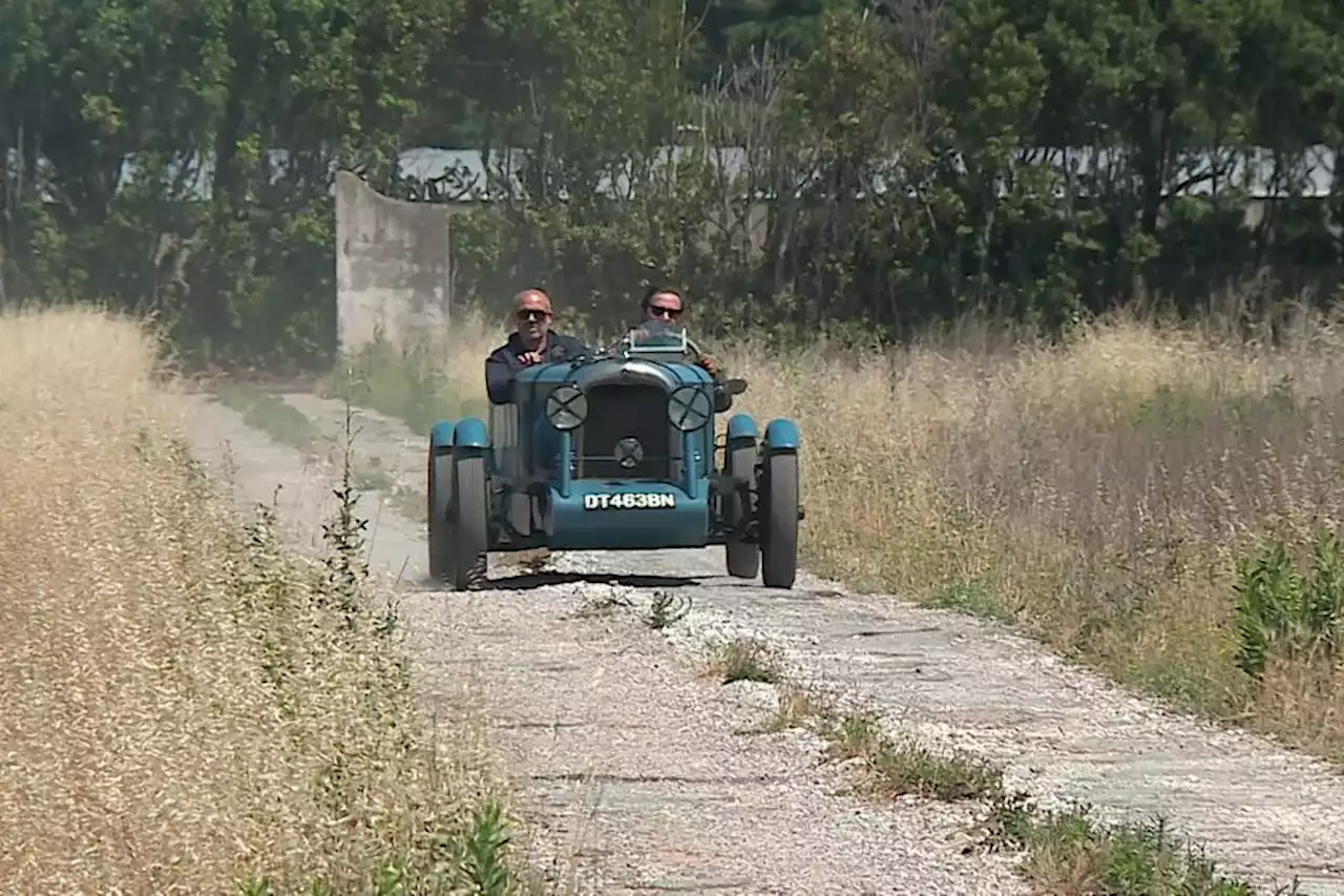 Le Mans Classic 2023 : 'c'est à la fois une moto, une voiture et un avion', un équipage catalan au volant d'une Citroën de 1932