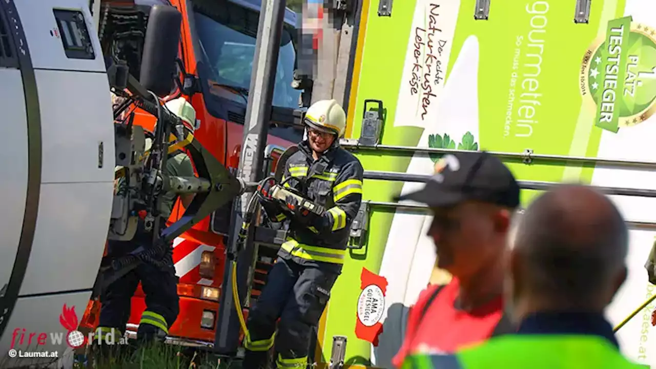 Oö: Lkw-Zug nach Streifkollision mit Pkw bei Tollet umgestürzt