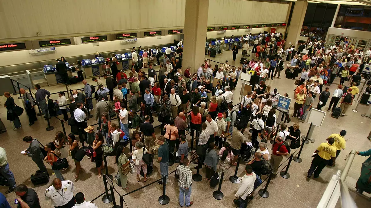 Thousands forced to wait hours at Houston airport after hundreds of delays, cancellations