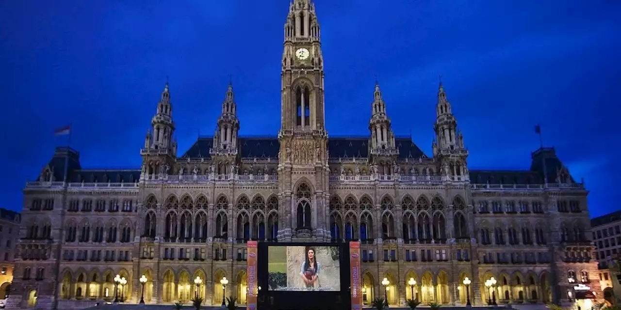 Filmfestival geigt mit Papageno am Rathausplatz auf