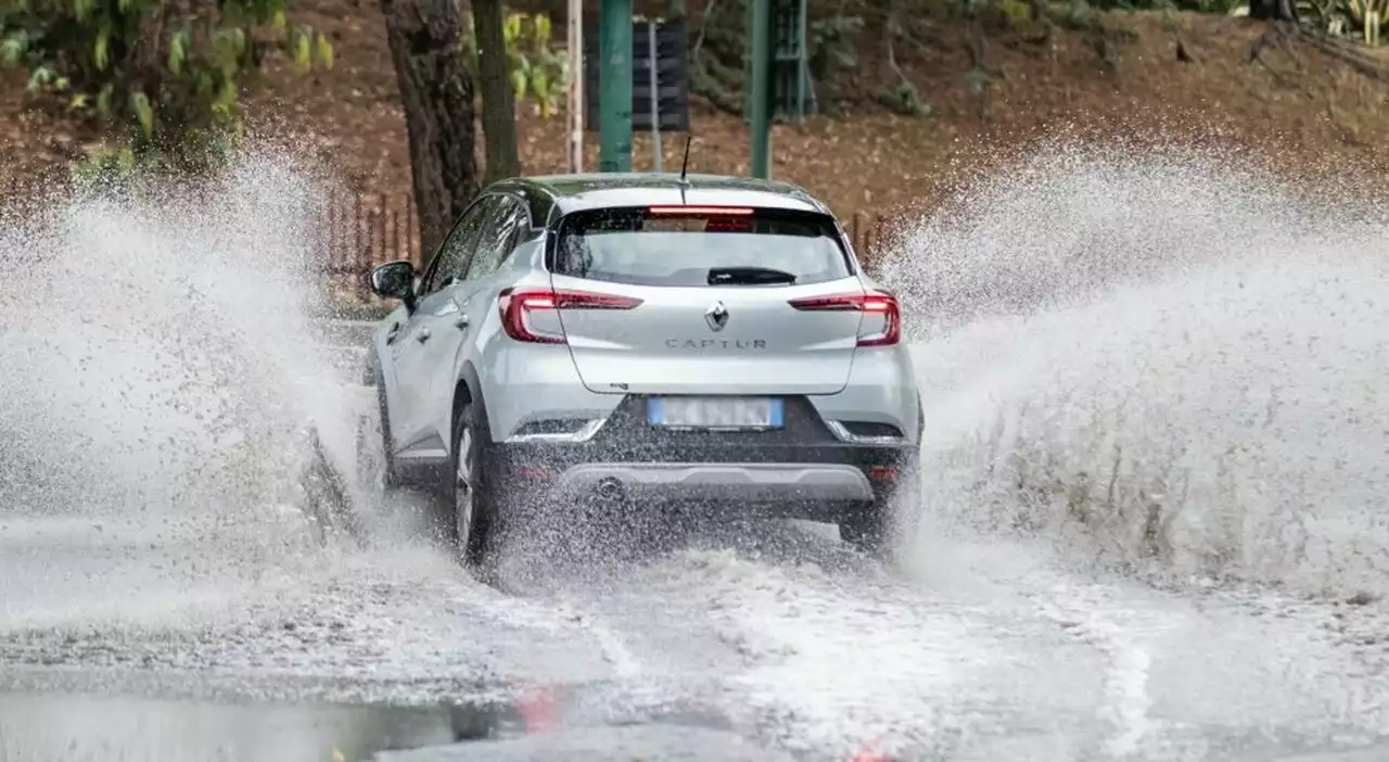 Maltempo in Toscana e Liguria: a Livorno sospesi gli esami di maturità, a Genova evacuati pazienti in rianimazione