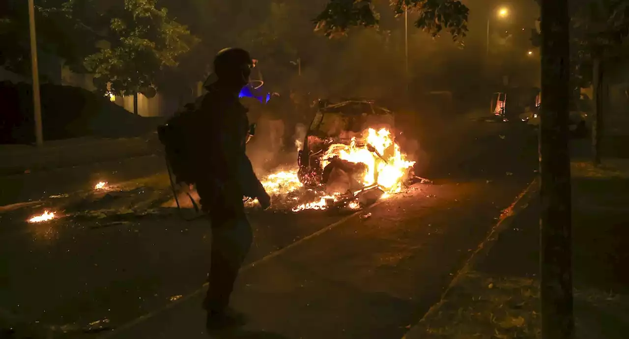 La terza notte di scontri in Francia - Il Post