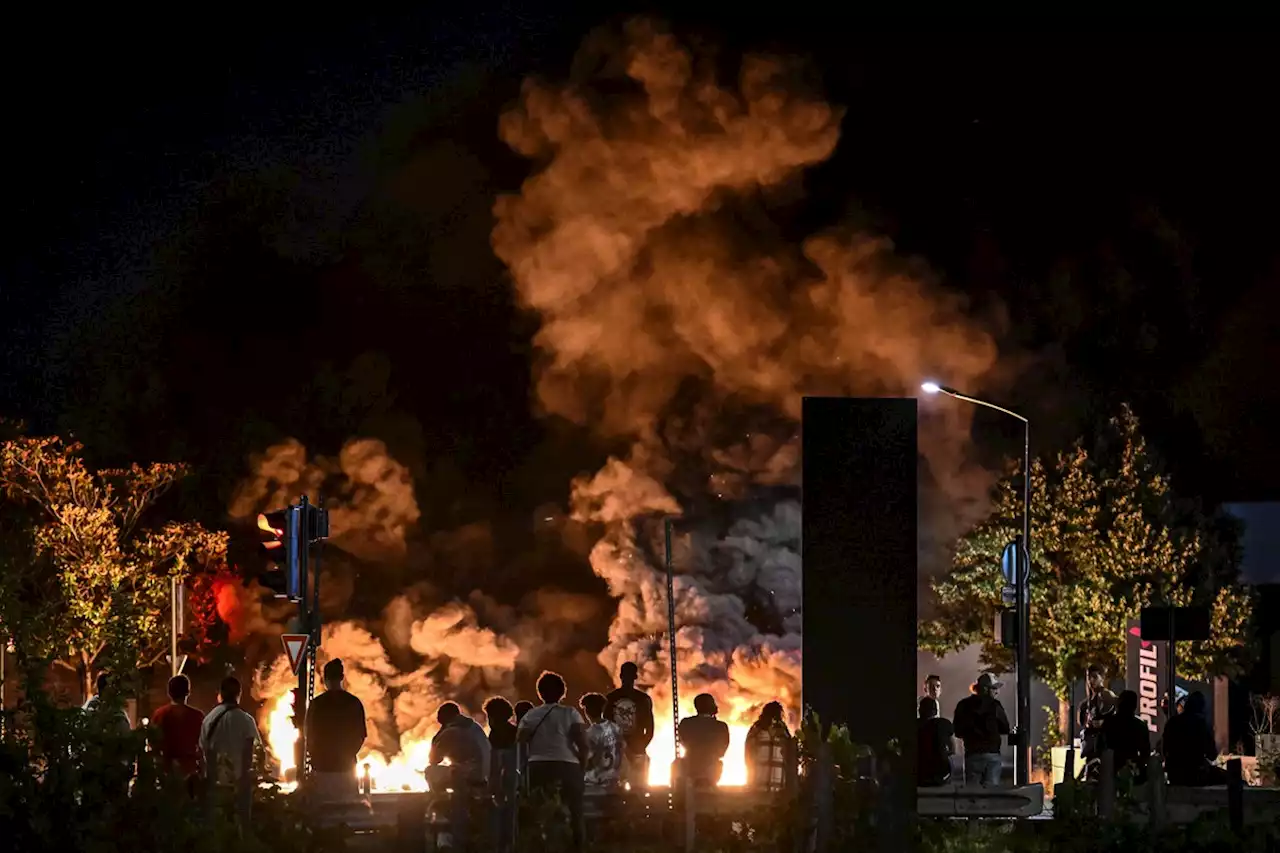 Após prisão de 875 manifestantes em uma noite, França avalia 'todas as opções' para restaurar ordem