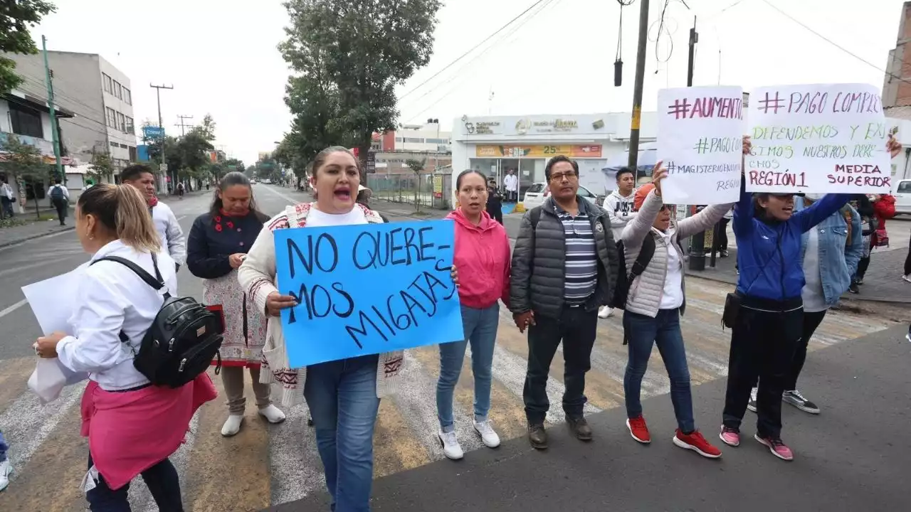 Maestros y autoridades no llegan a acuerdo; continuarán manifestación este viernes