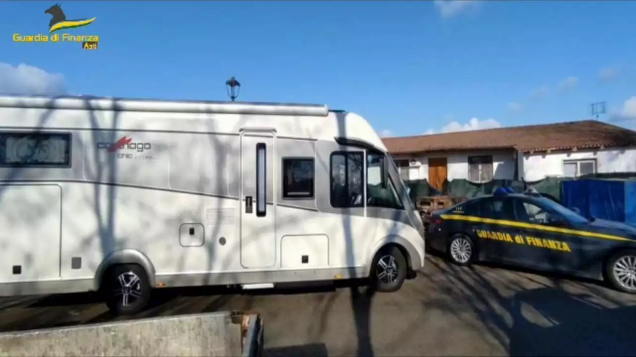 Auto camper e soldi: il maxi-sequestro al tesoro dei nomadi - La Stampa