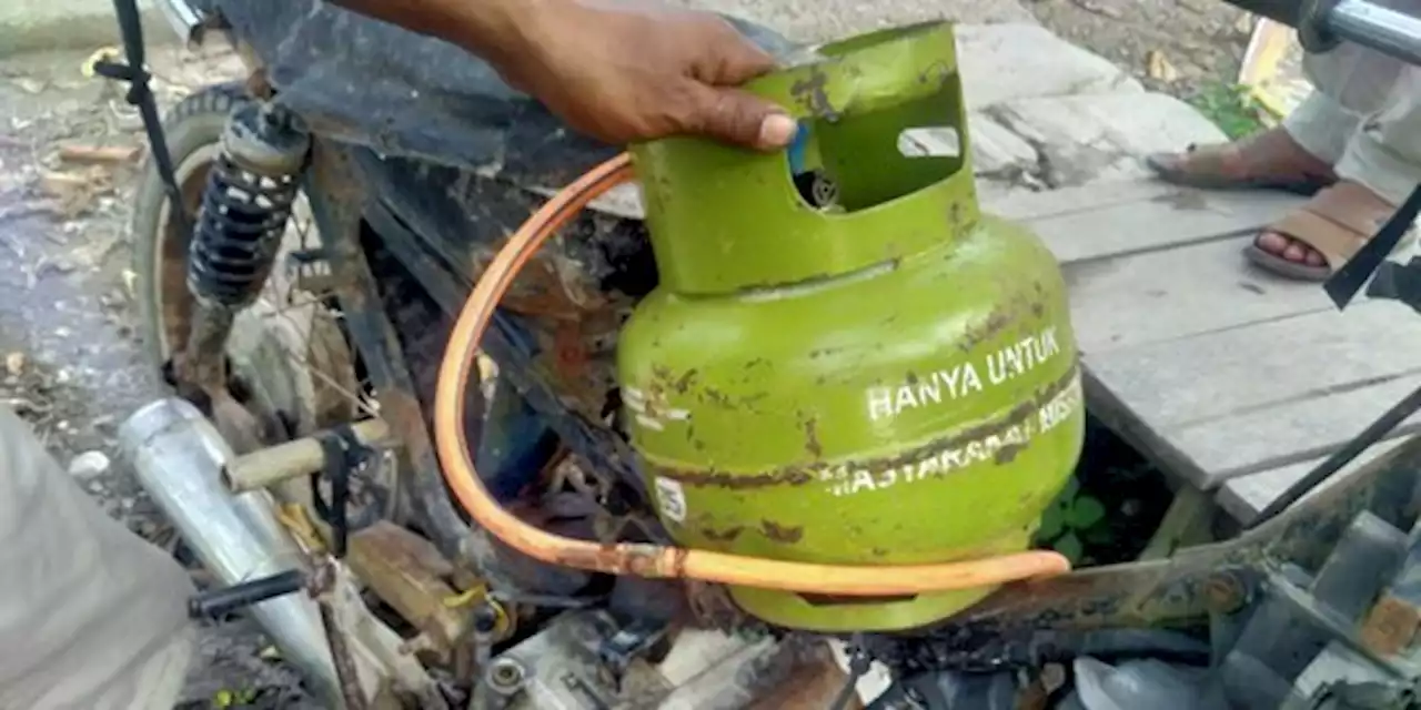 Belajar dari Youtube, Warga Jambi Manfaatkan Gas Melon Jadi Bahan Bakar Motor | merdeka.com