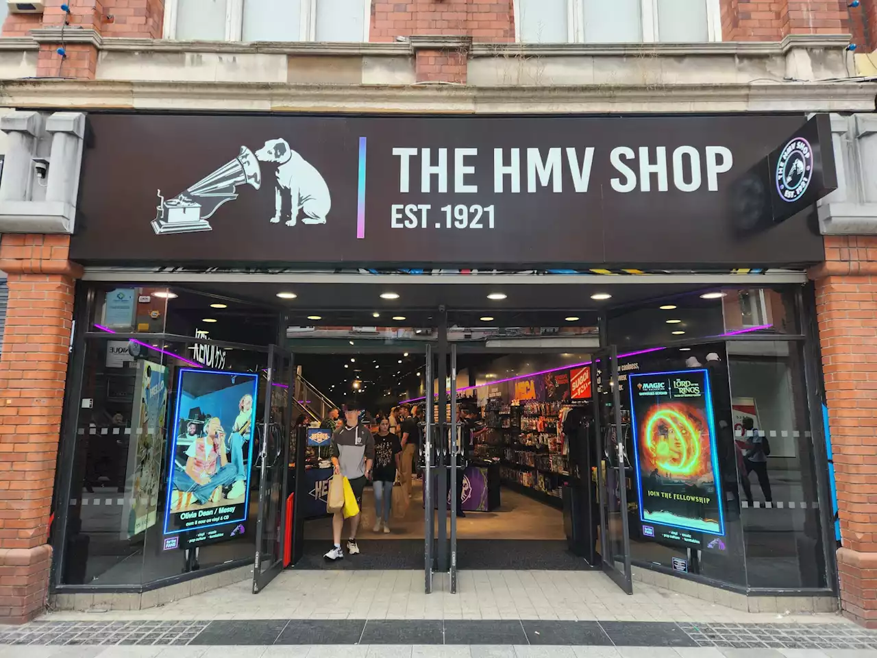 'Vinyl is a thing of beauty' - HMV returns to Ireland after eight years | Newstalk