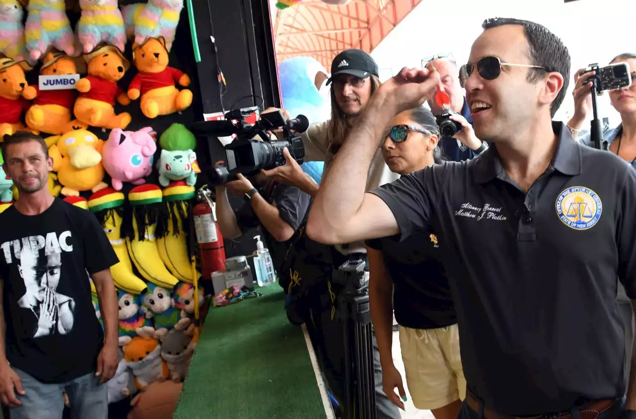 N.J.’s top cop visits Jersey Shore to inspect boardwalk games — and play some balloon darts