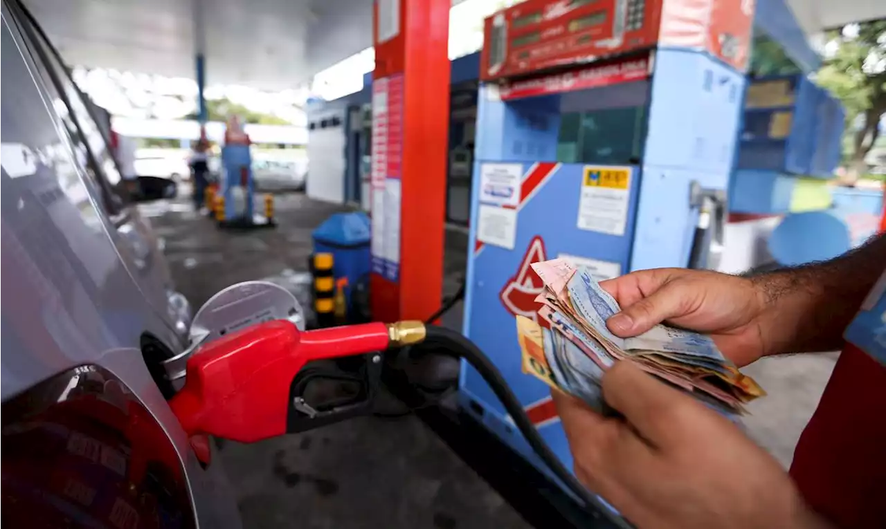 Para conter preço da gasolina, Petrobras anuncia novo corte de R$ 0,14