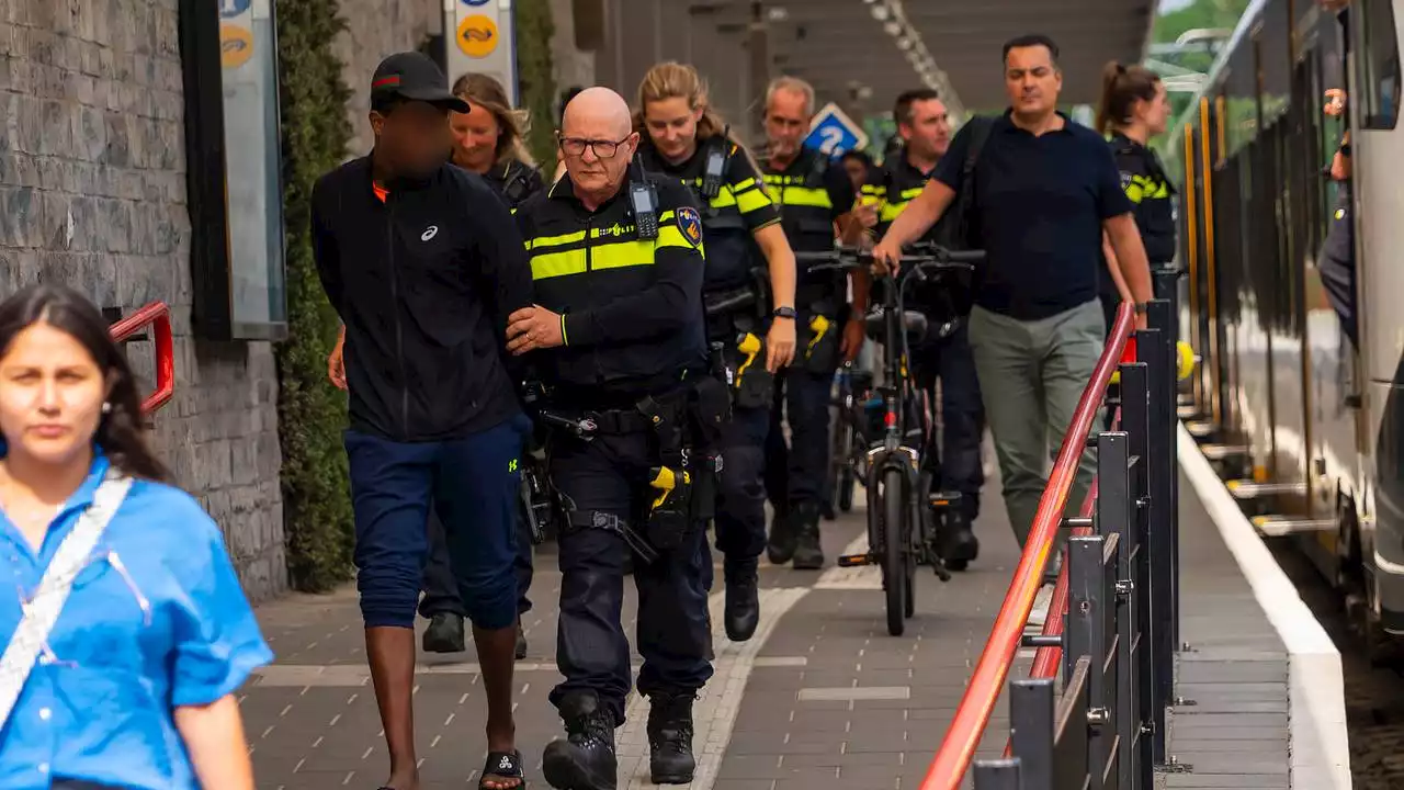 112-nieuws: man gebruikt lachgas in volle trein • brand in huis Deurne