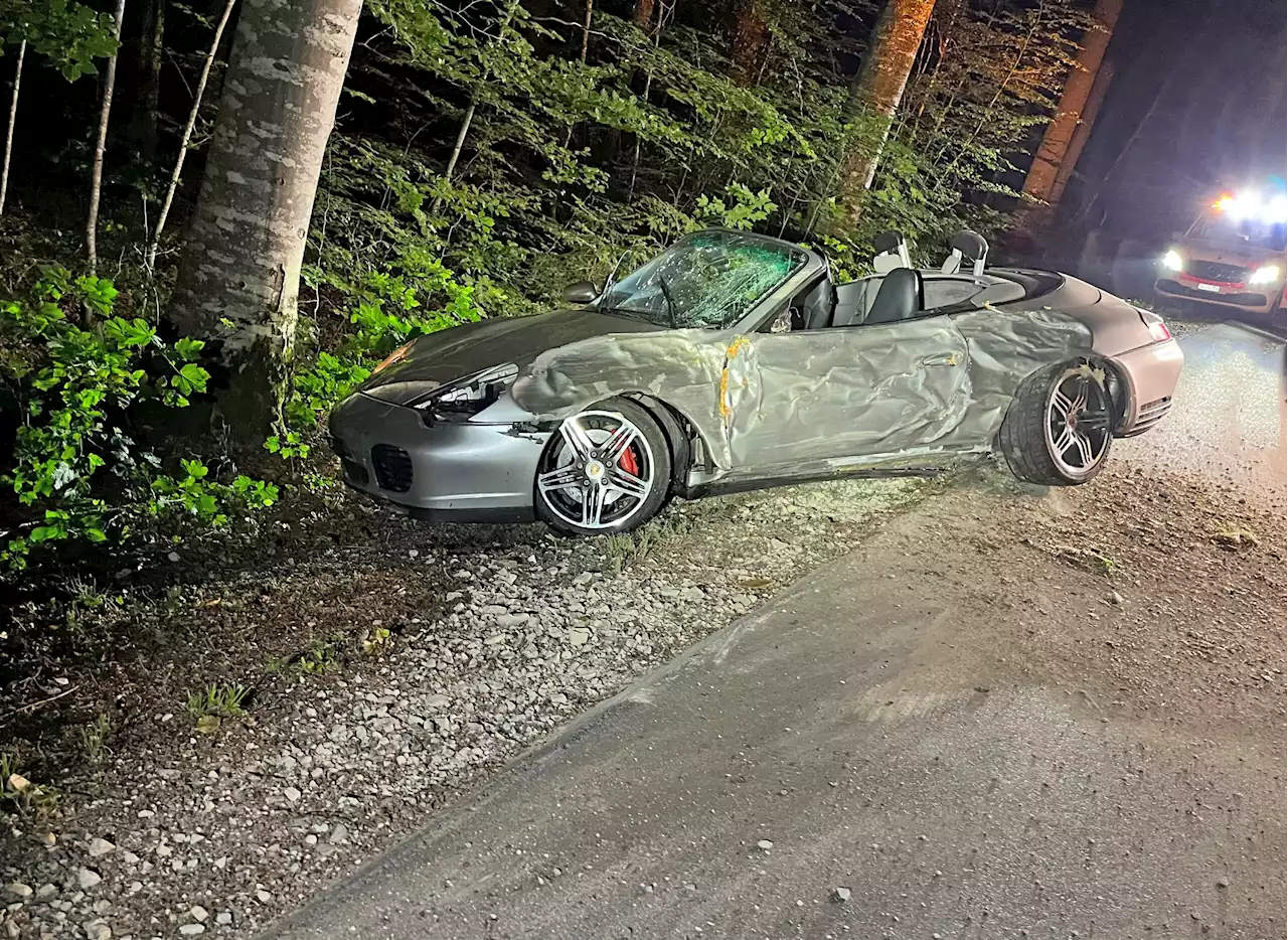 Unfall in Berlingen TG: Betrunkener Porsche-Fahrer (52) knallt gegen Baum