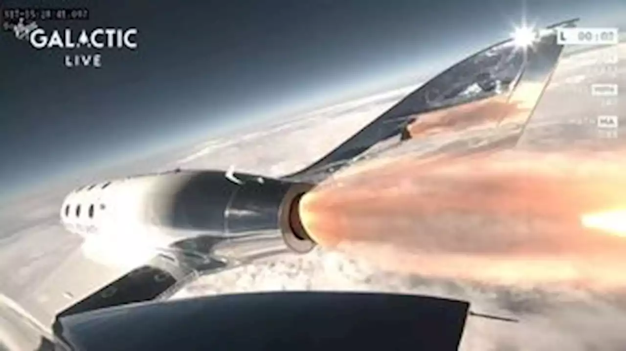 Virgin Galactic realiza primeiro voo espacial comercial com sucesso