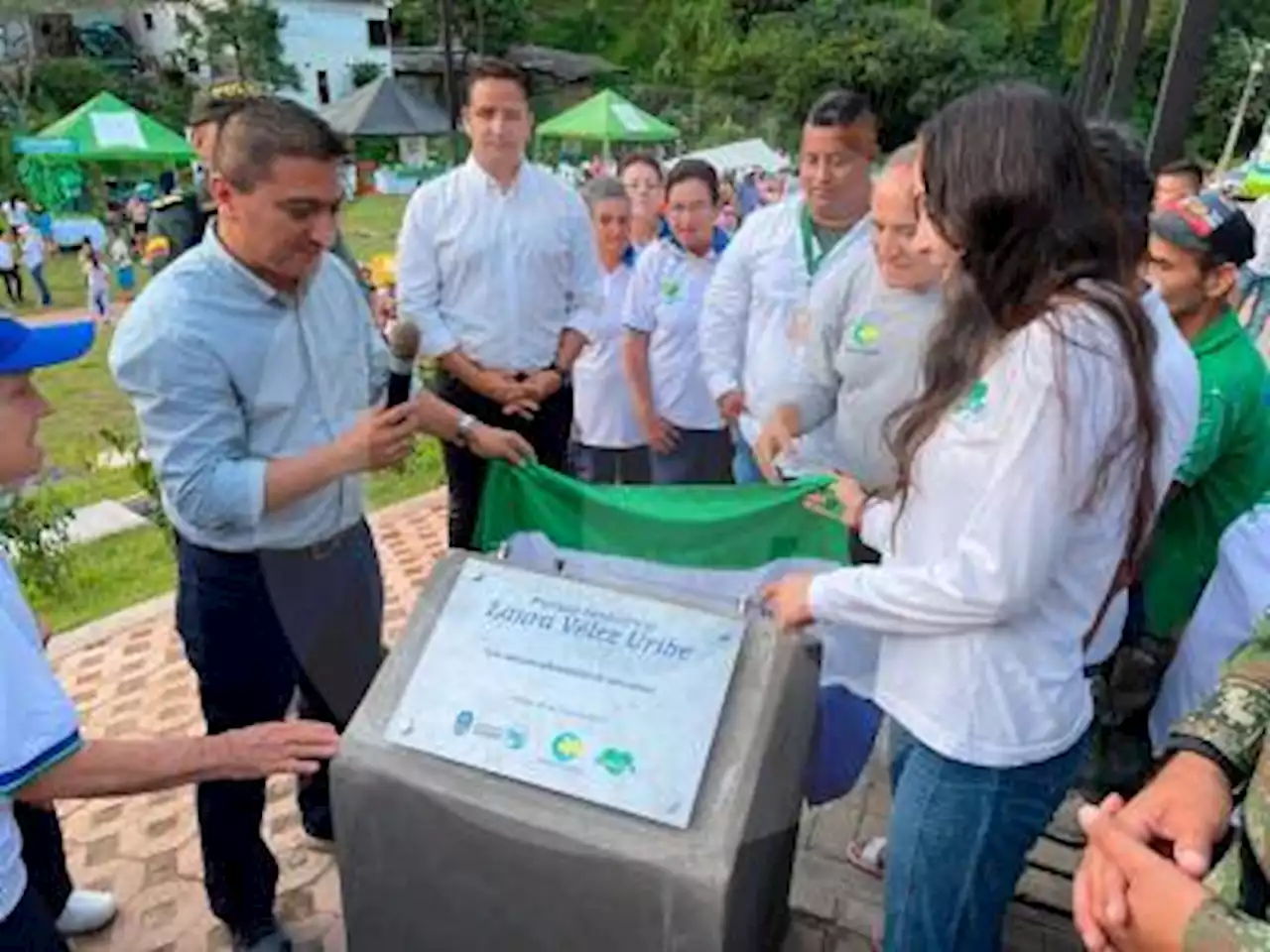 Abuela de Uribe recibió homenaje en pueblo donde nació: 'Una de las que luchó' - Pulzo