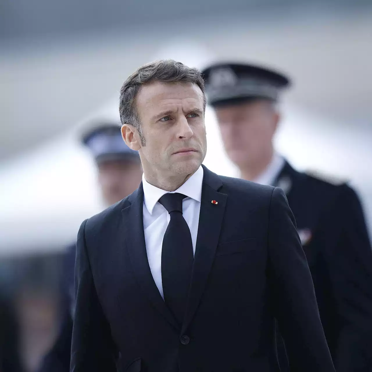 Violences après la mort de Nahel : quelles options pour Emmanuel Macron face aux émeutes ?