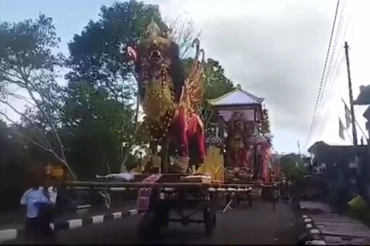 Beri Penghormatan untuk Putra Raja Karangasem, Kader Perindo Bali Ikuti Ngayah