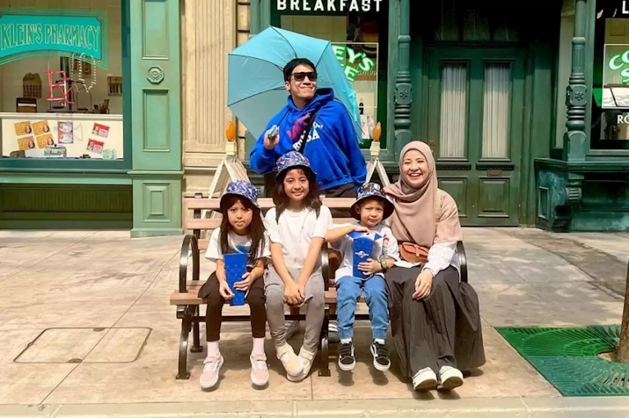 Desta Liburan Bareng Natasha Rizky dan Anak ke Singapura, Netizen: Berharap Kalian Rujuk