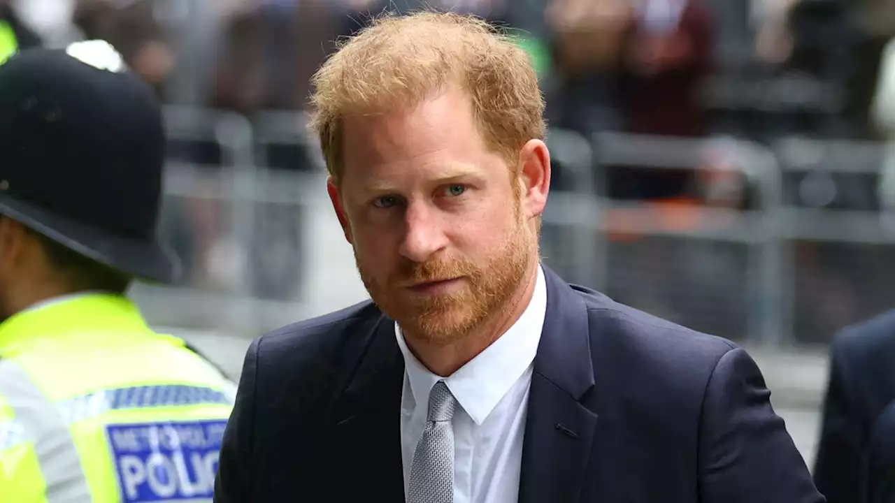 Prince Harry entitled to £320,000 compensation in hacking case, lawyers say