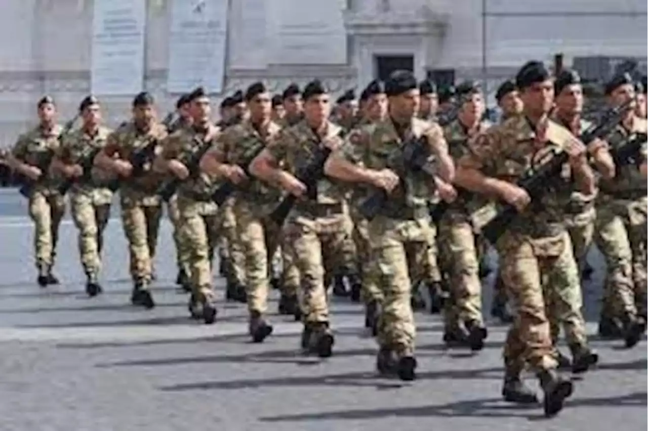 Atti di 'nonnismo' e suicidi diffusi non giustificano forme di denuncia offensive dell'istituzione militare