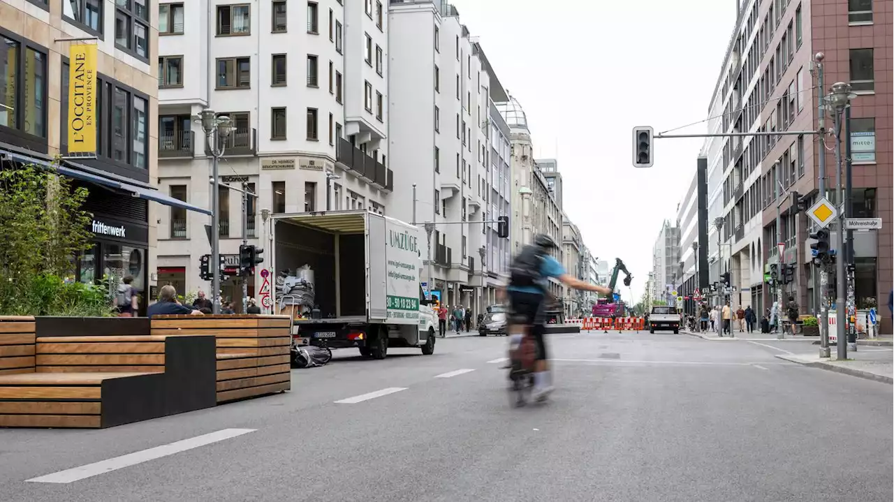 Möbel, Marketing, Verkehrsauswertung: So teuer war die autofreie Berliner Friedrichstraße