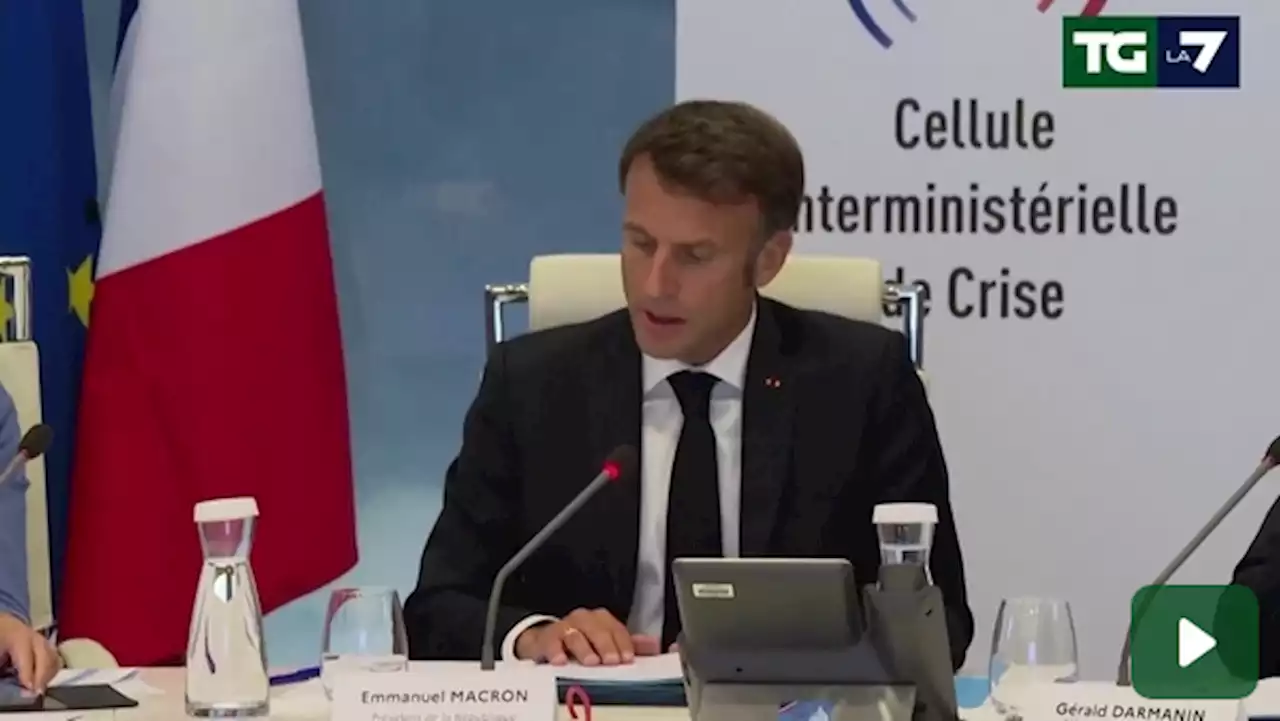 Il diktat di Macron ai genitori: 'tenete i ragazzi a casa'