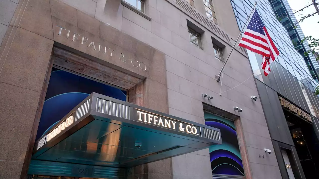 Fire breaks out in the basement of Tiffany and Co.'s flagship store in New York