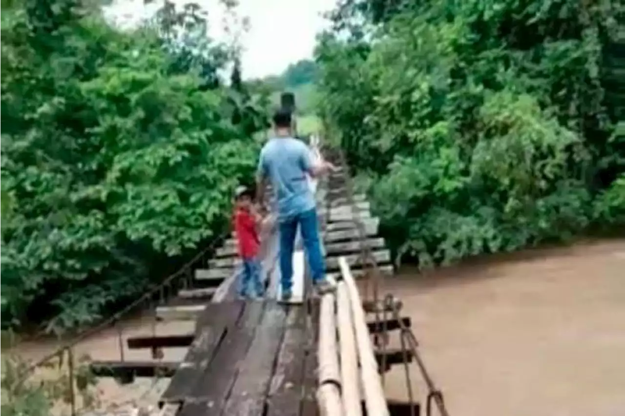 Arriesgan su vida al cruzar puente deteriorado en vereda de Cimitarra