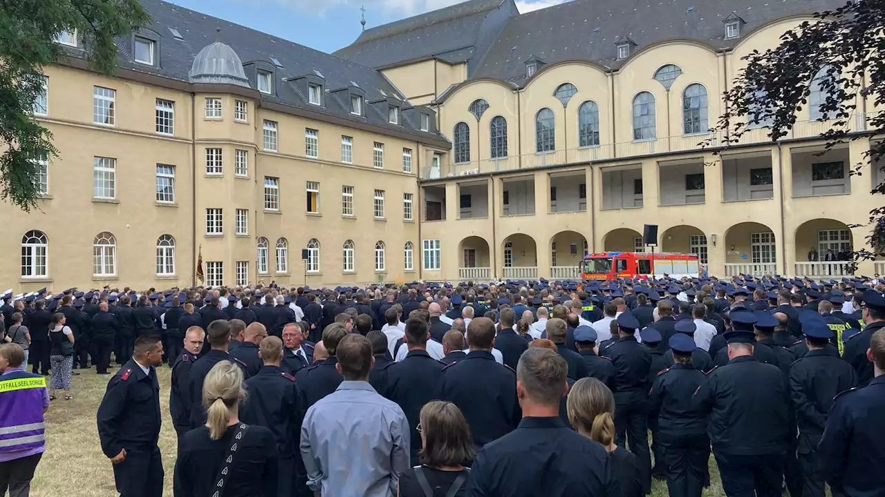 Getötete Feuerwehrleute in Sankt Augustin: Über 2000 Menschen bei Gedenkfeier