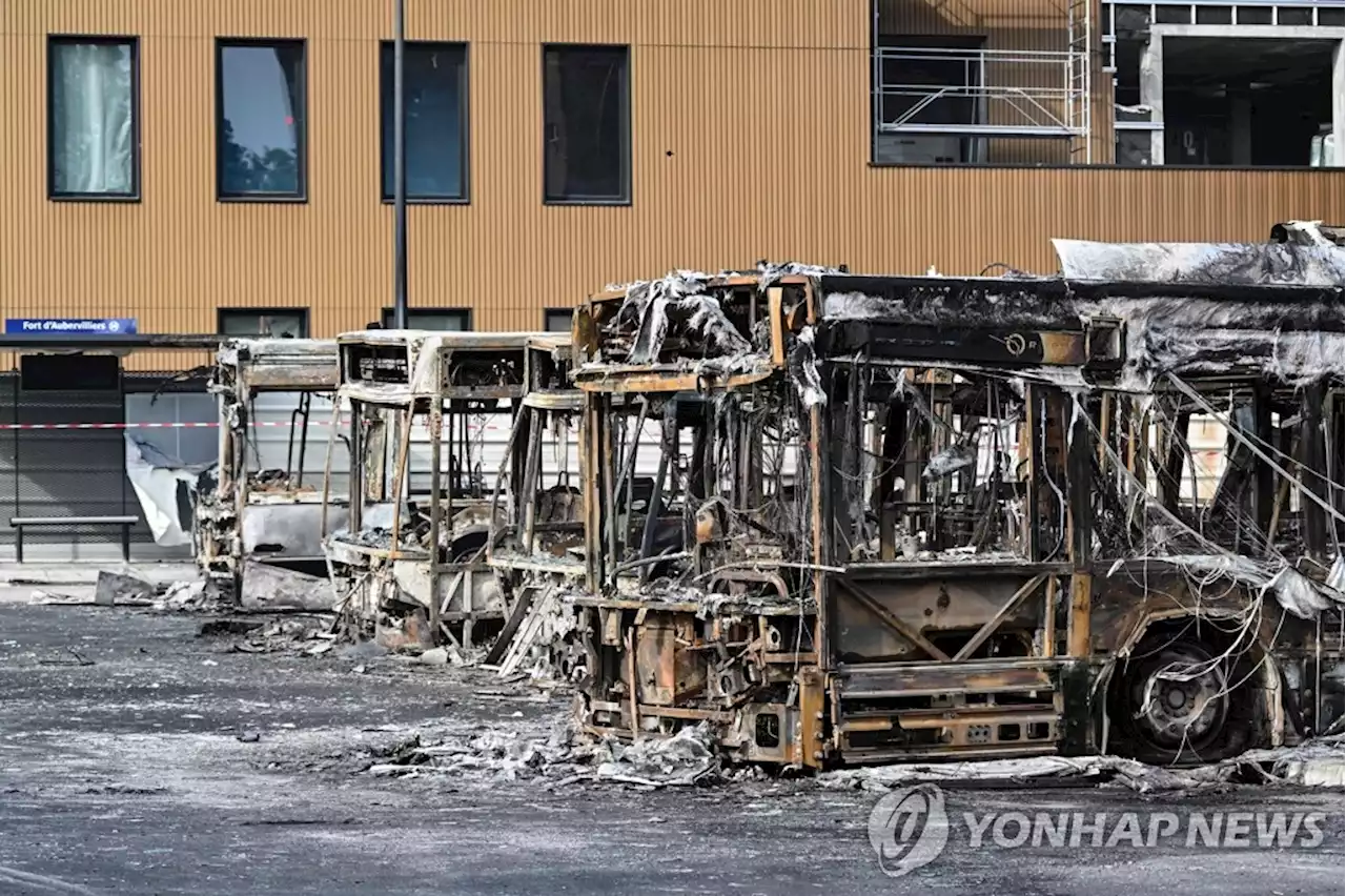 佛, 경찰 인종차별 규탄시위 속 방화·약탈 기승…대형행사 취소(종합) | 연합뉴스