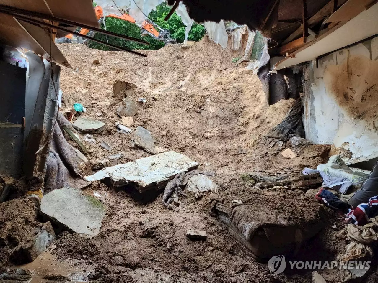 '밤사이 또 폭우'…전국 산사태·침수, 인명·재산피해 잇달아 | 연합뉴스