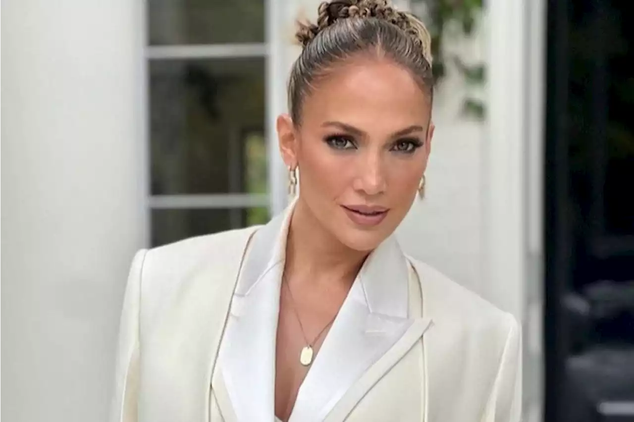 Film Jennifer Lopez 'Unstoppable' ditunda di tengah mogok penulis