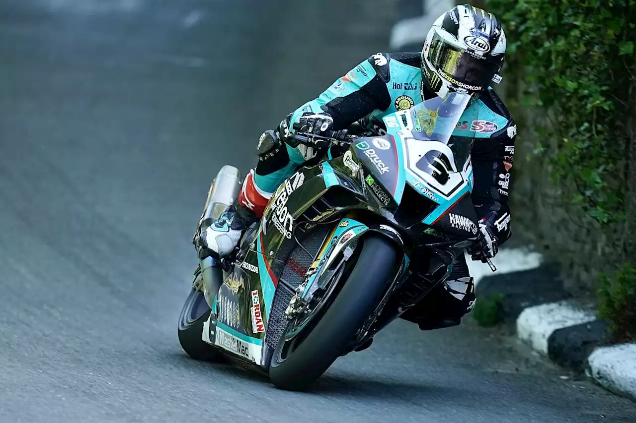 Dunlop: “People haven’t come near me” as Isle of Man TT Superbike doubts mounted