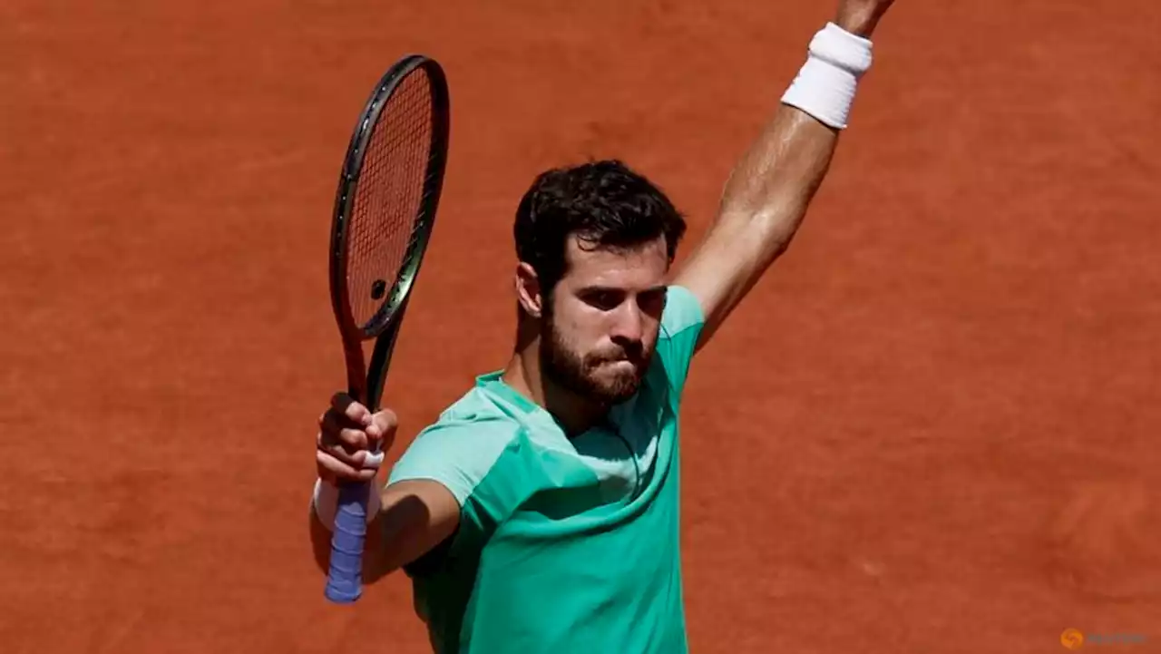 Pavlyuchenkova and Khachanov reach French Open quarter-finals