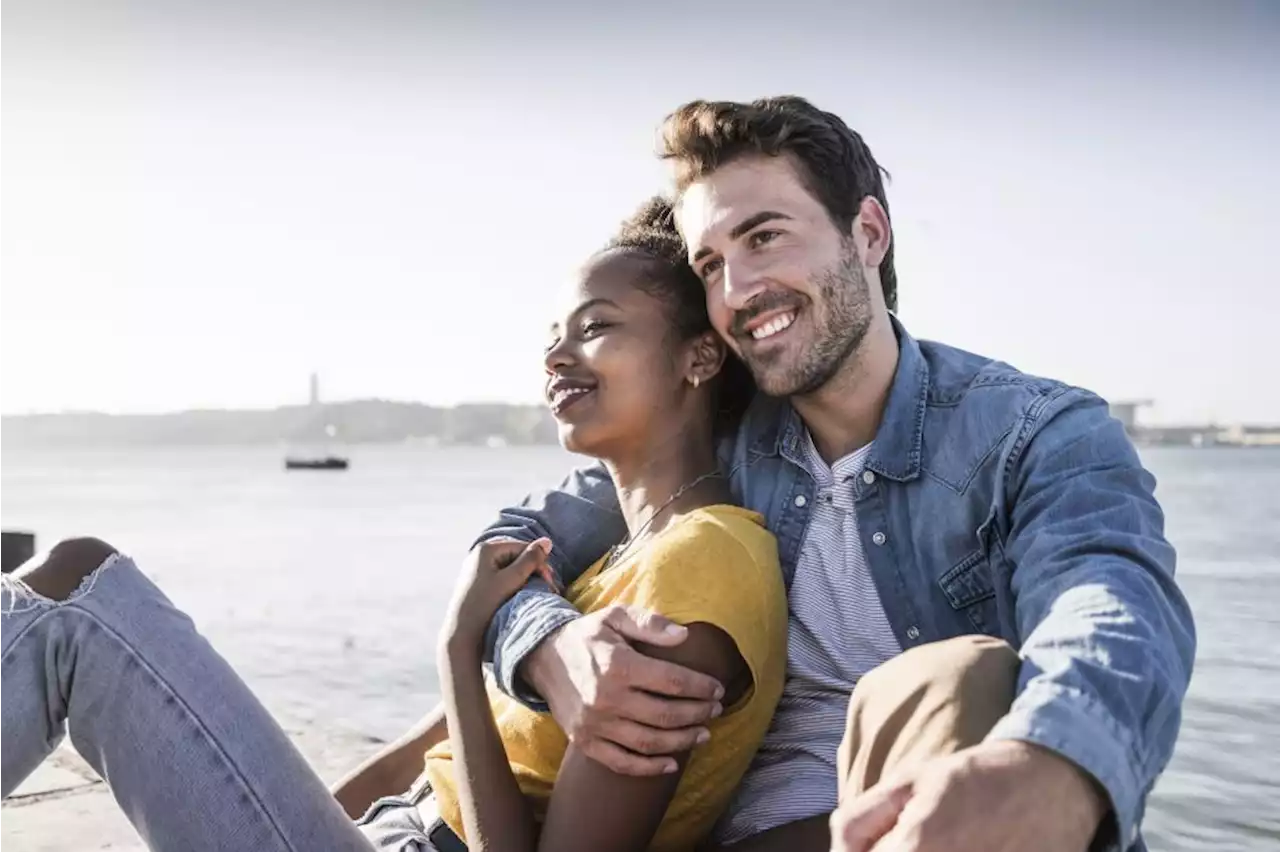 Mulheres sentem mais frio que homens por causa de fatores biológicos, diz estudo