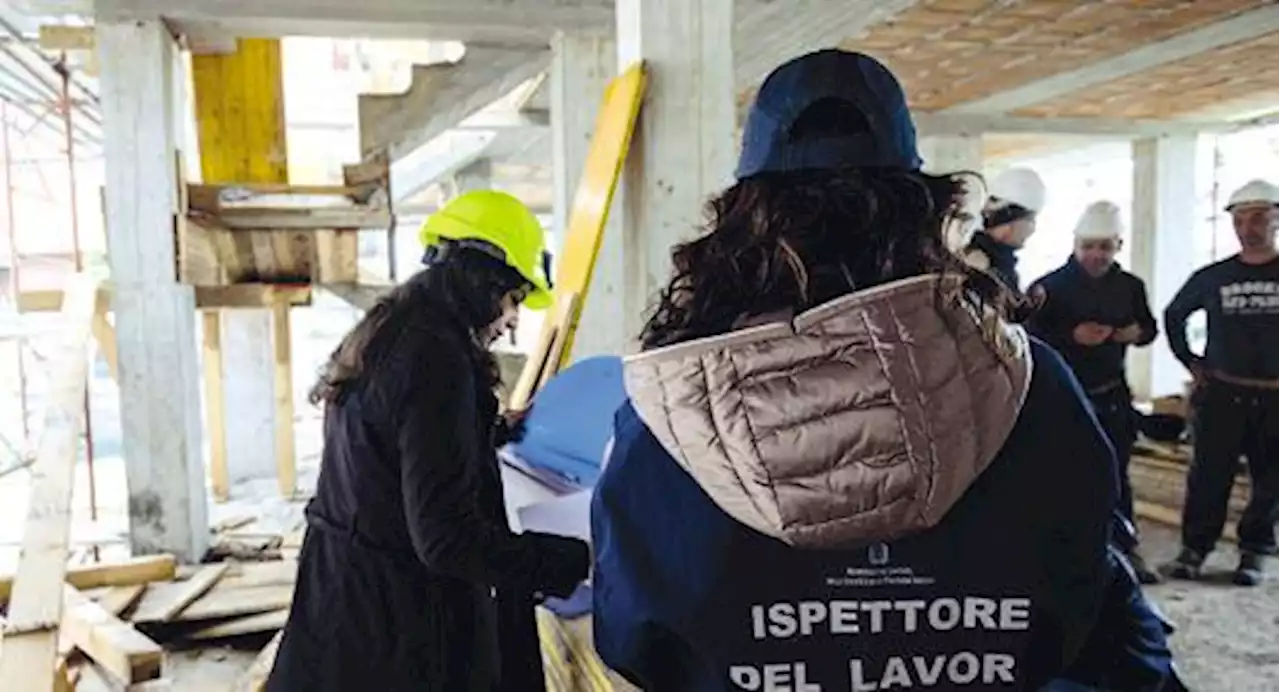 Con gli ispettori nella giungla dei cantieri: «Fermate tutto, qui è pericoloso»