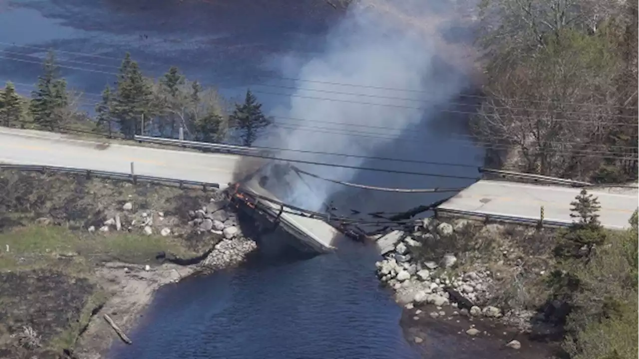 Canadian soldiers, American firefighters now battling blazes in Nova Scotia