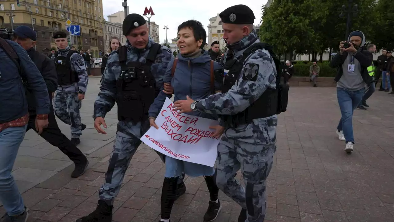 Internationale Demos an Nawalny-Geburtstag – in Russland greift die Polizei durch